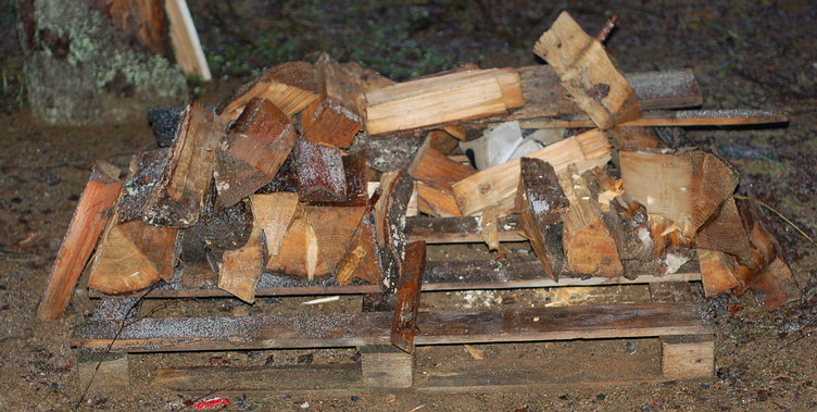 Holzstapel in Finnland um Geschosse zu fangen